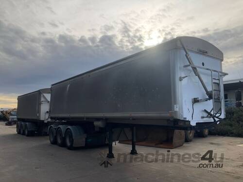 2018 Boomer Tri Axle Tipping Trailer Combination