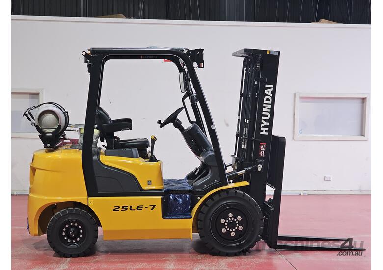caption 2023 Hyundai 2.5 Tonne LPG Forklift – 50HP with Container Mast for Heavy Duty Lifting!
