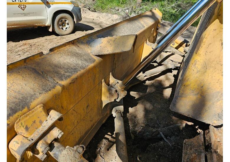 caption 2013 Komatsu D65EX-16 Crawler Dozer