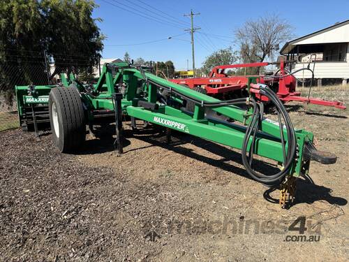 caption 2022 CNH Industrial Max Ripper 3235T