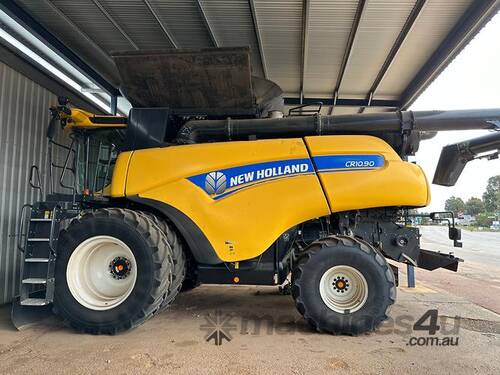 2017 New Holland CR10.90 Combine Harvester with Macdon D145