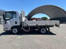 2016 Isuzu NLR 45-150 Table Top - picture2' - Click to enlarge