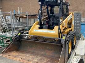 2021 Caterpillar 216B3 Skid Steer Loader - picture2' - Click to enlarge