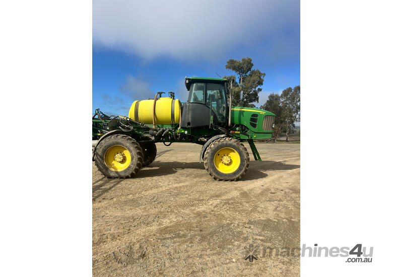 caption John Deere 4630 Boom Spray Sprayer