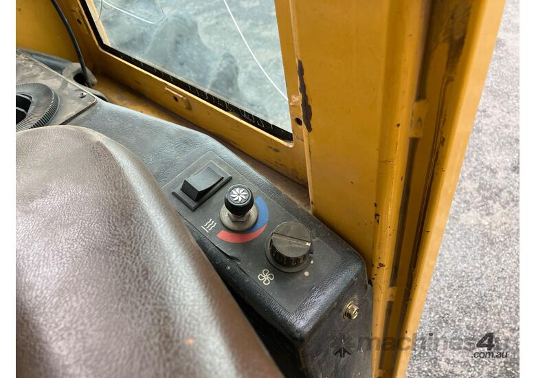 caption 1998 John Deere 648G