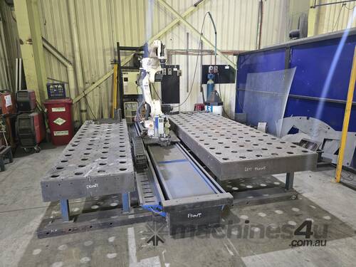 OTC Robot welder with Dp500 Pulse Mig