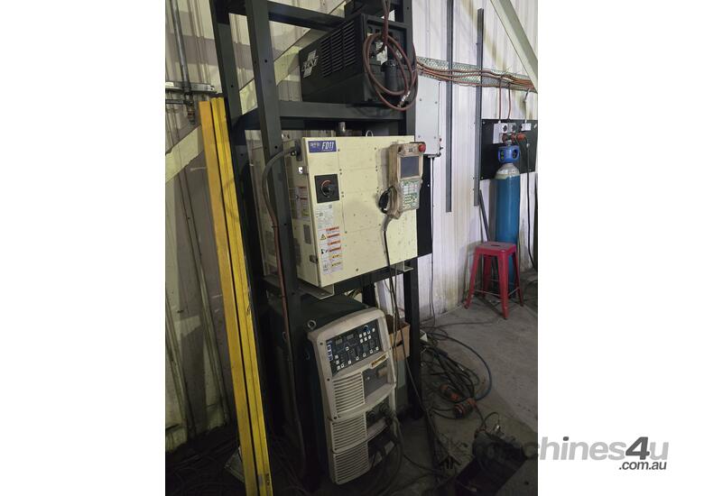 OTC Robot welder with Dp500 Pulse Mig