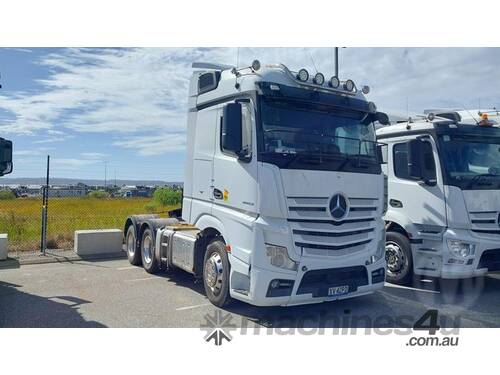 caption Mercedes-Benz Actros