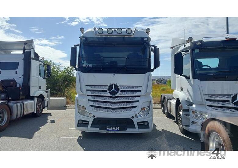 caption Mercedes-Benz Actros