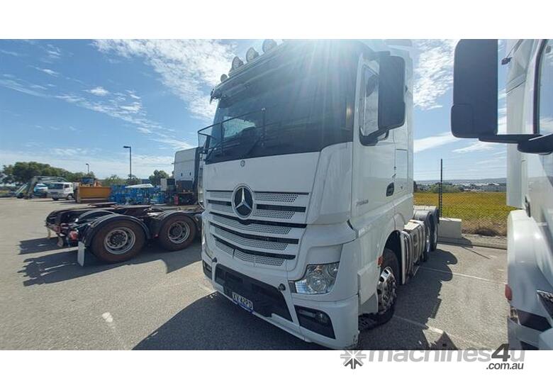 caption Mercedes-Benz Actros
