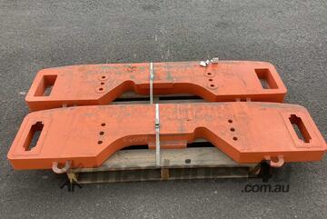 Hitachi   ZW120 counter weights