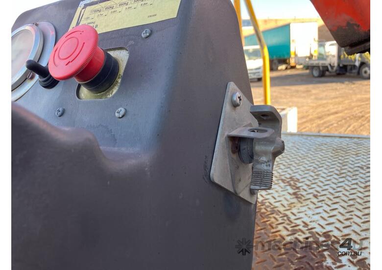 2014 Isuzu NPR300 Service Body / Crane Truck