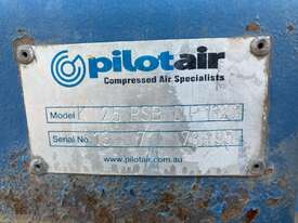 2014 Isuzu NPR300 Service Body / Crane Truck - picture2' - Click to enlarge