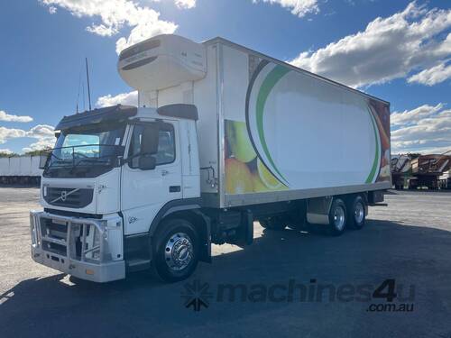caption 2013 Volvo FM 330 Refrigerated Pantech