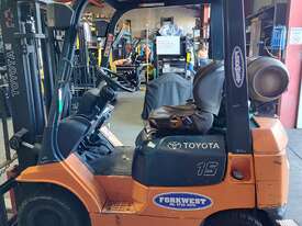 Low Hour 1.5T LPG Forklift - picture0' - Click to enlarge