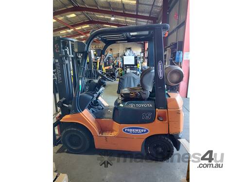 caption Low Hour 1.5T LPG Forklift