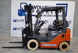 Wollongong Forklift: Toyota 1.8T LPG, 3-stage container mast, 4.7m lift!