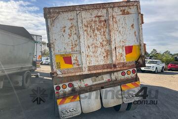 2001 Unbranded Tri Axle Tipping Trailer