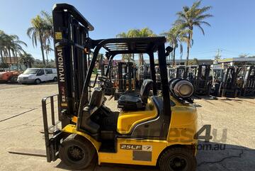2.5 Tonne Hyundai Forklift For Sale