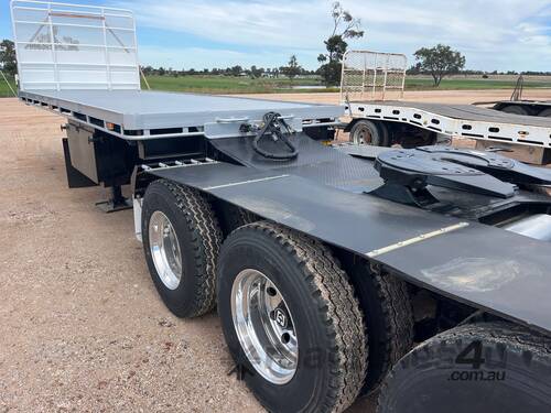2001 Haulmark Tri Axle Flat Top A Trailer