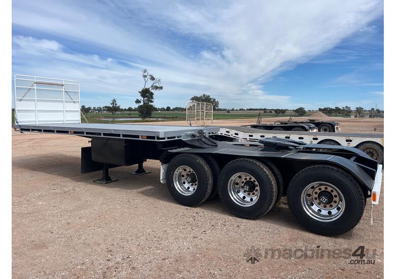 2001 Haulmark Tri Axle Flat Top A Trailer