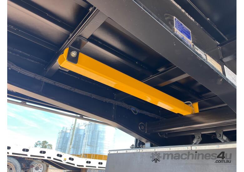 2001 Haulmark Tri Axle Flat Top A Trailer