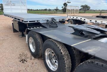 2001 Haulmark Tri Axle Flat Top A Trailer