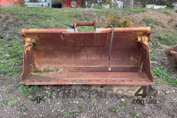 4 in 1 bucket for 23T Excavator or 12T Loader
