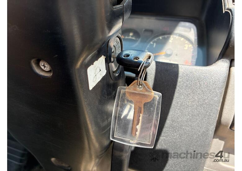 caption 2004 Isuzu NPR Table Top