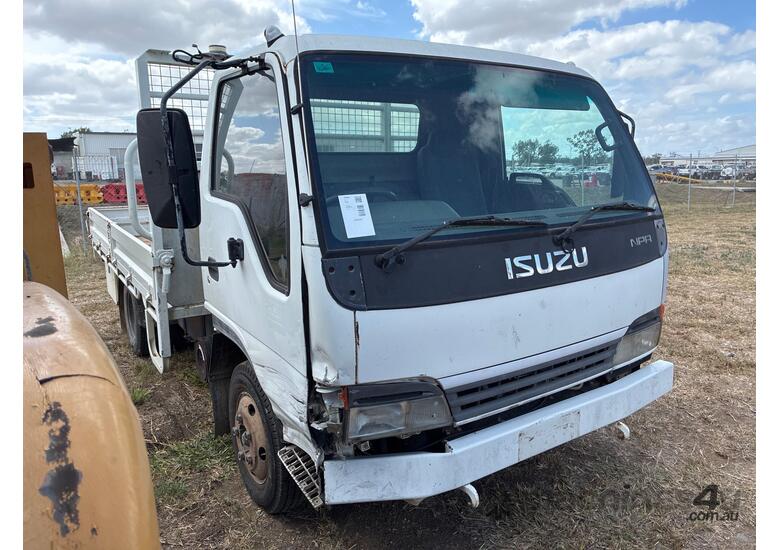caption 2004 Isuzu NPR Table Top