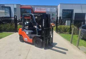 Toyota Forklift 2.5T Container Mast with Tyne Postioners(Unit#: AU442)