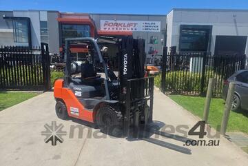 Toyota Forklift 2.5T Container Mast with Tyne Postioners(Unit#: AU442)