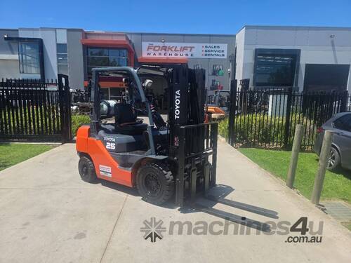 Toyota Forklift 2.5T Container Mast with Tyne Postioners(Unit#: AU442)
