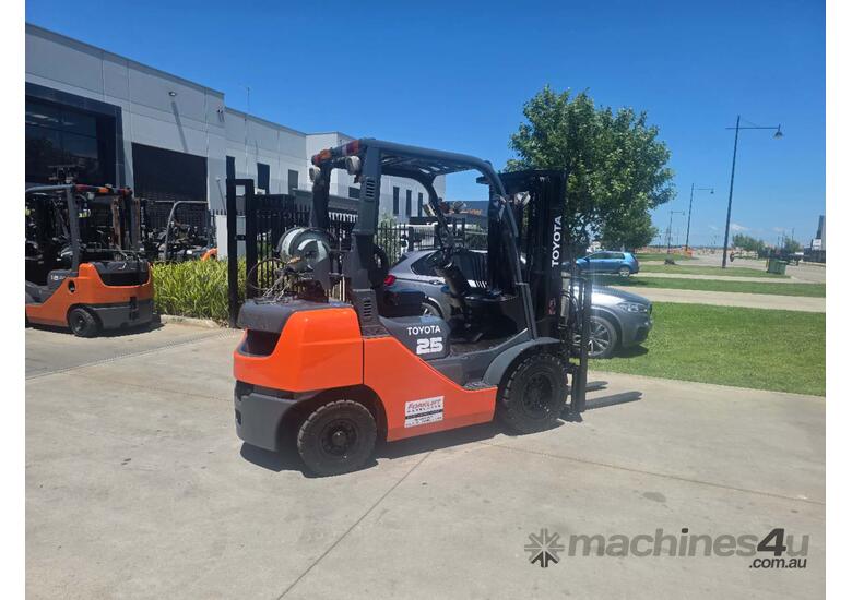 Toyota Forklift 2.5T Container Mast with Tyne Postioners(Unit#: AU442)