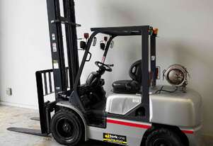 Komatsu 3.0 tonne lpg forklift