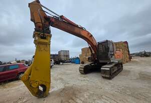 Hitachi ZX200 Excavator with Hydraulic Shear