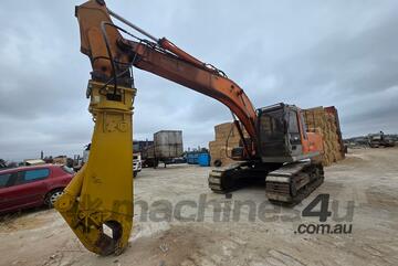 Hitachi ZX200 Excavator with Hydraulic Shear