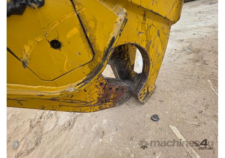 Hitachi ZX200 Excavator with Hydraulic Shear