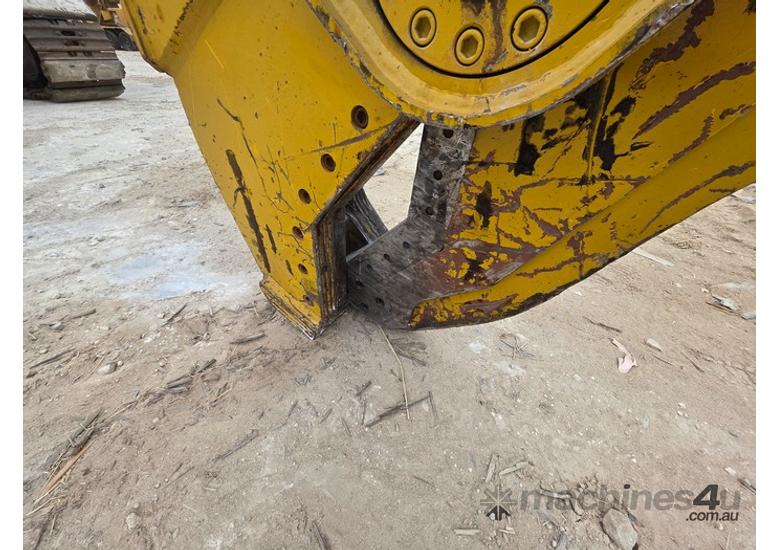 Hitachi ZX200 Excavator with Hydraulic Shear