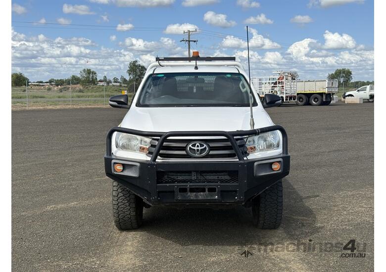 2017 TOYOTA HILUX SR UTE