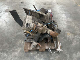 1 x Pallet Assorted Workshop Parts - picture0' - Click to enlarge