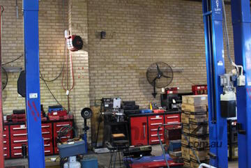 DIRECT LIFT TWO-POST VEHICLE HOIST