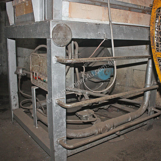 Used Unknown Gas Fired Furnace Oven blacksmiths Kiln 600 Furnace