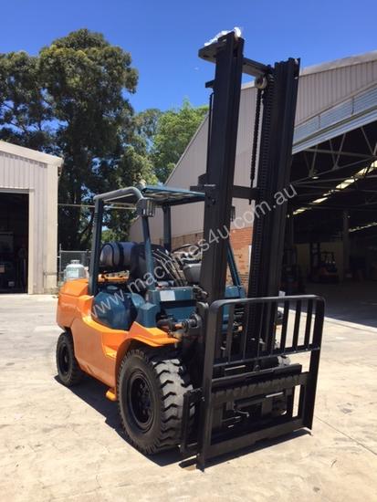 caption Used Toyota 7FG40 LPG forklift