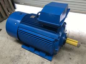 280 kw 375 hp 4 pole 415 v AC Electric Motor - picture2' - Click to enlarge