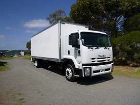 8/2010 Isuzu FTR900 Premium Pantech - picture0' - Click to enlarge