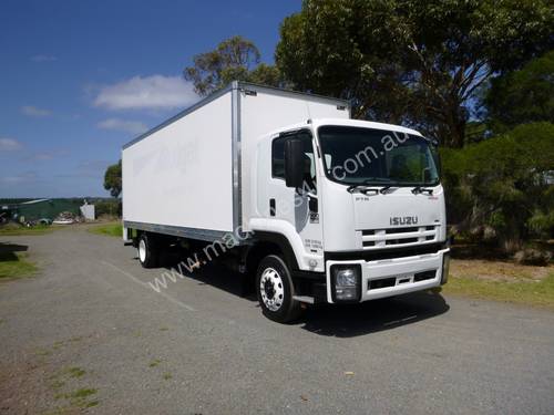 8/2010 Isuzu FTR900 Premium Pantech