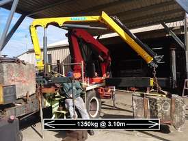 Knuckle boom crane - picture2' - Click to enlarge