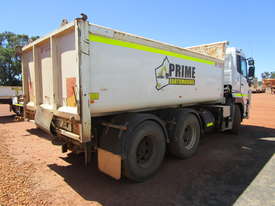 2010 Nissan UD Tipper Truck - picture2' - Click to enlarge