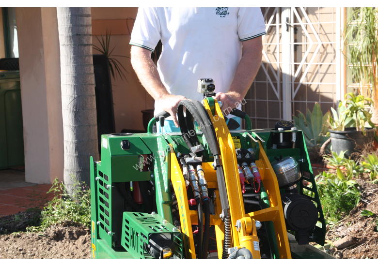 caption KANGA PW628 6 SERIES PETROL MINI LOADER
